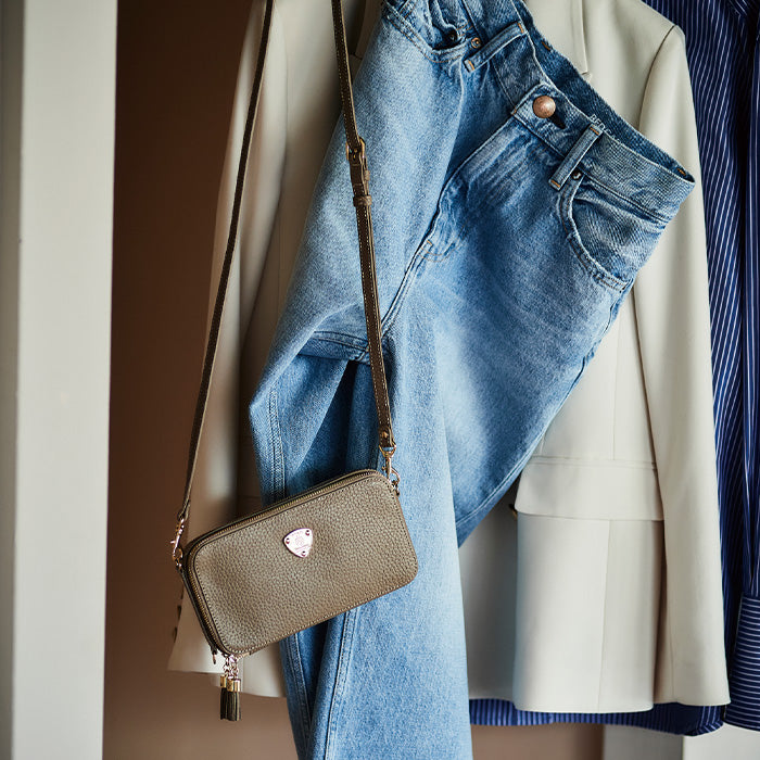 ショルダータイプのスマホケースはママに人気！理由やおすすめ商品を紹介Ciara