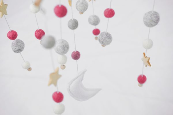 梅雨のモビール「傘と雨、ふわふわ雲の吊るし飾り」 保育製作