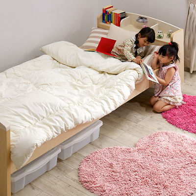 2階にも寝室があるのですが、子どもたちが小さいうちは畳スペースで寝ています。 ・ 冬場はロールスクリーンをおろして寝ると、なんとなーく温かい♡ ・リビング和室なので、すぐ隣でテレビをみたりするので 子供たちが寝たら閉めます🙌 音や光はもれますょ・ 普段は