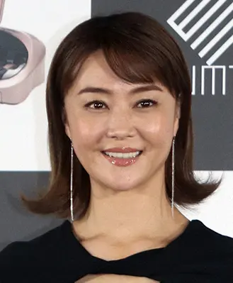 ABEMAエンタメ - 観月ありさ 48結婚10周年を報告 夫も夫婦ショットを添え感謝「仲良しで羨ましいです」「ステキなご夫婦」