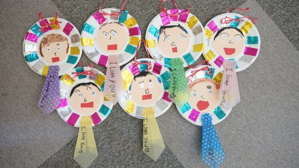 父の日のプレゼント」を制作しました。 – 認定こども園大成学園幼稚園