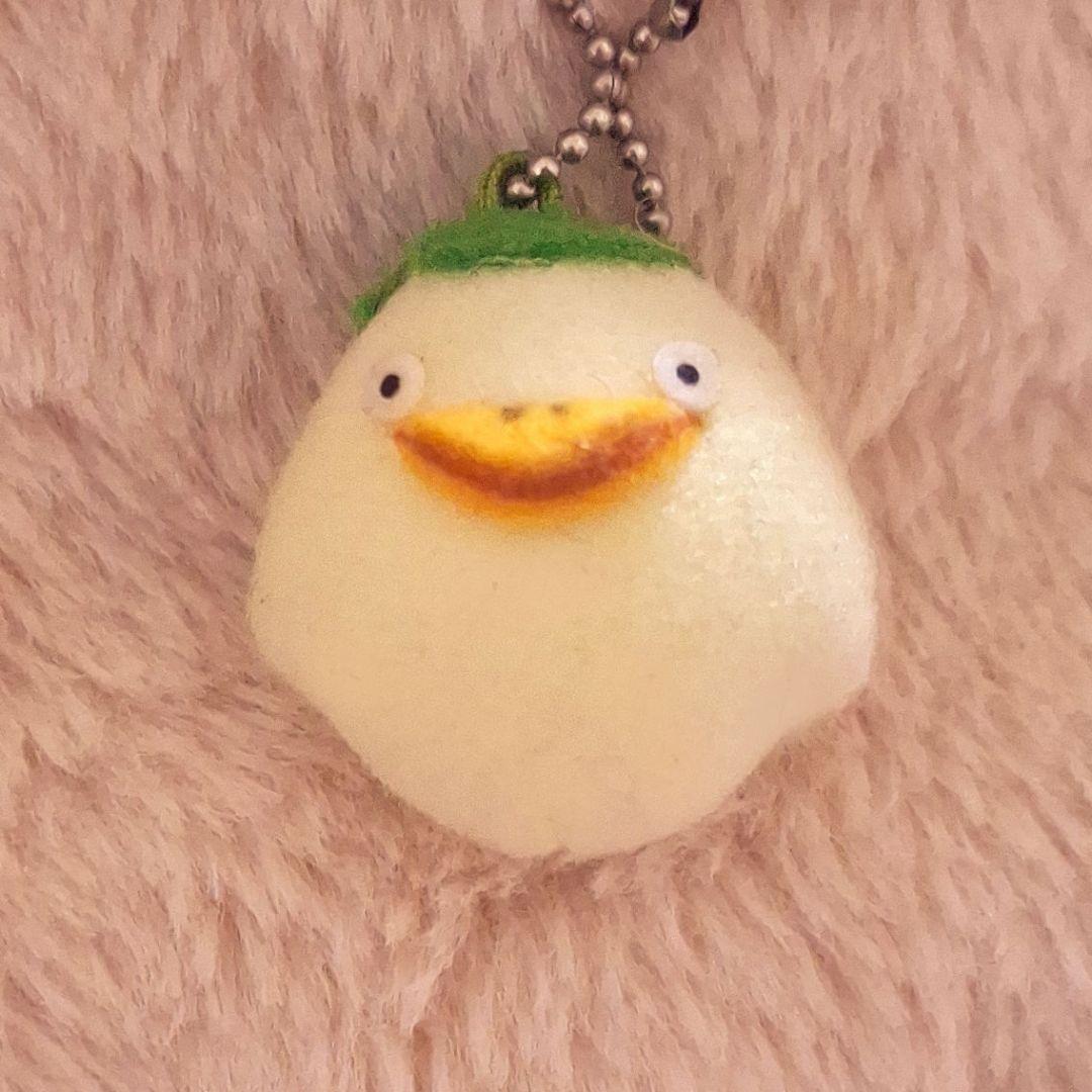 オオトリ様！ ジブリの商品の入荷が悪いので、在庫を発見したら多めに発注するようにしています！ で、大量にオオトリ様が入荷したので、カオナシのスナックボウルに入れて楽しんでしまいました！🤣 千と千尋のお風呂シーンの再現です！ 面白いでしょ？😊 お店でも見て