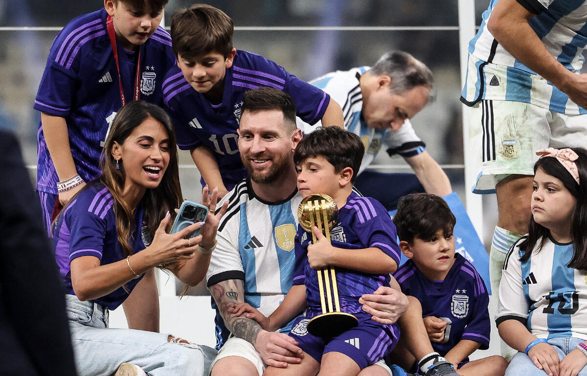 息子Ciroの誕生日に家族とリオネル・メッシ。 🥳