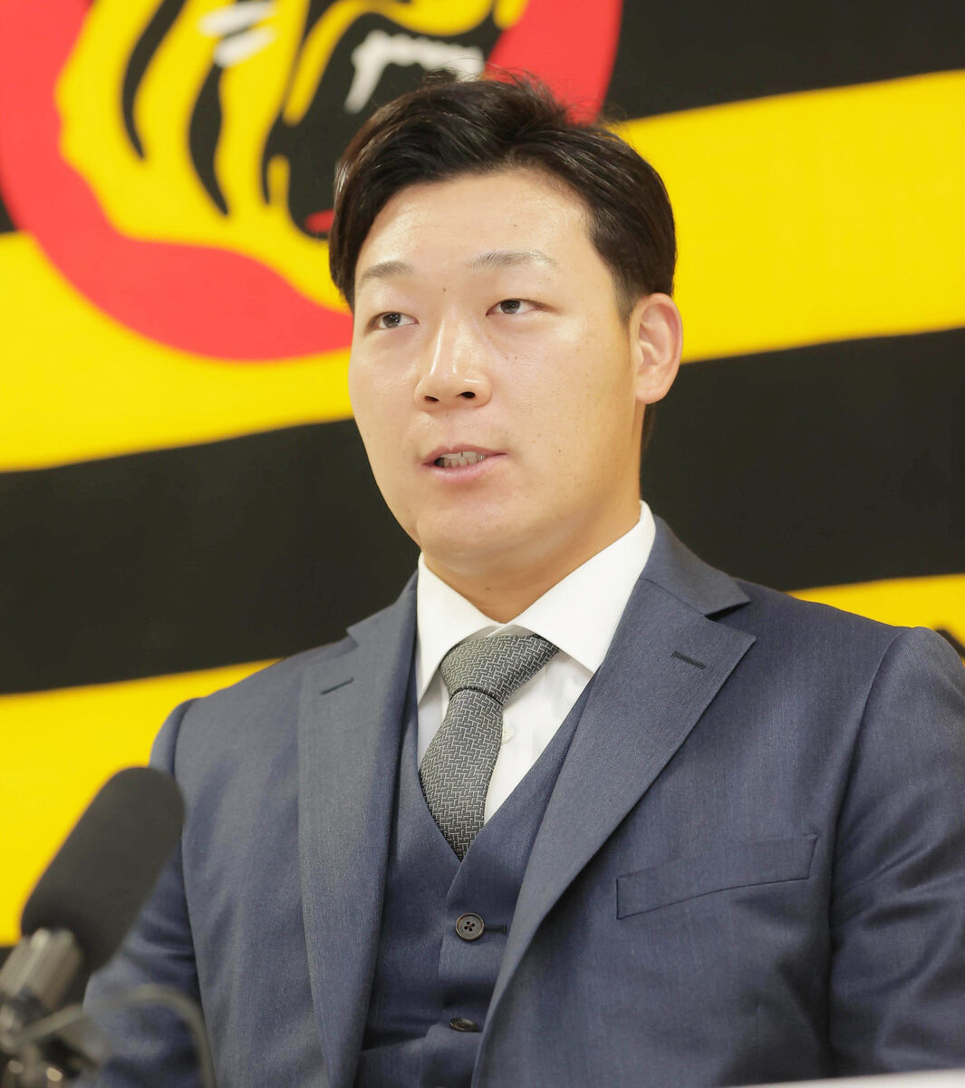 大山悠輔の嫁は一般女性！妻の人柄、馴れ初め、プロポーズ他を調査！とうきょうなまけもの倶楽部