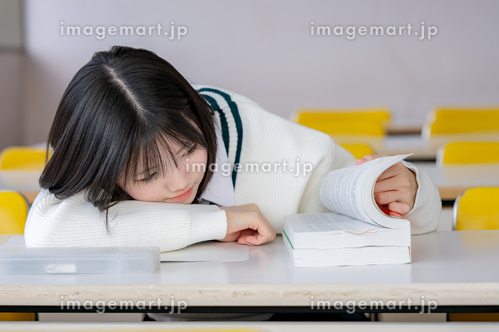 突っ伏す Images – Browse 218 Stock Photos, Vectors, and VideoAdobe Stock