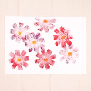 保育園 9月製作「コスモス」アイデア3種 折り紙の簡単な作り方2種と紙コップで立体的に保育士のお仕事静岡