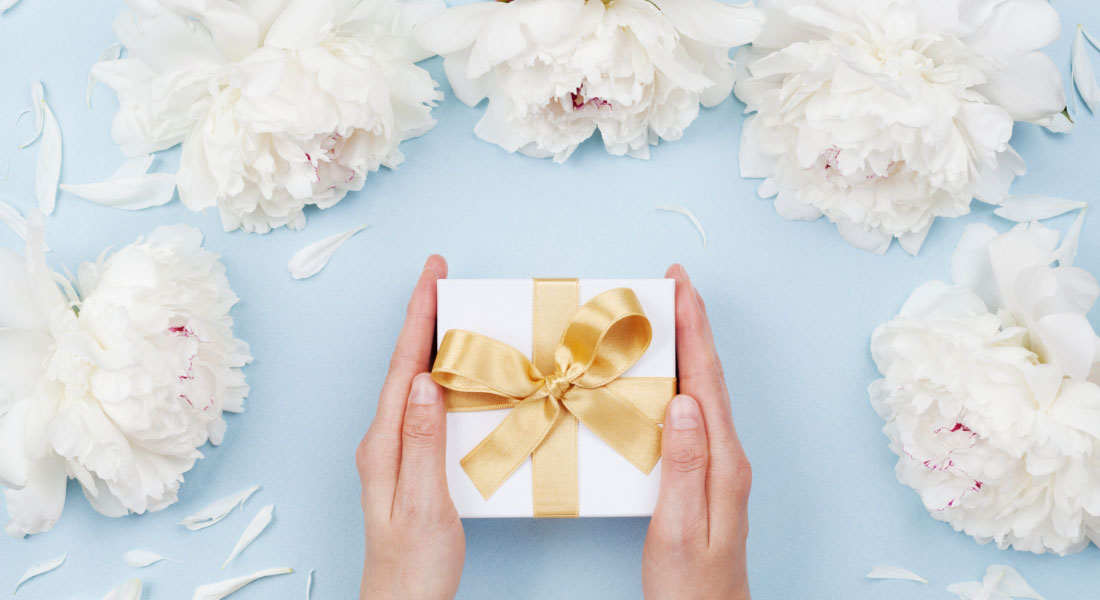 送料無料 カードタイプ カタログギフト レガロ Legalo マルベリー 内祝い 出産内祝い 香典返し 出産祝い 結婚祝い おしゃれ 出産 ギフトお返し お祝い 引出物 引き出物 結婚式 人気メーカー直送品-ギフトのファーストピュア - プレゼント＆ギフトのギフトモール