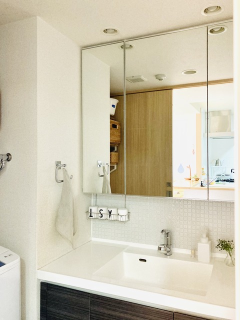 うがい用コップ、一人一個の理由。しかも100円。置き場所空中で水キレよし！暮らしはラクに楽しく