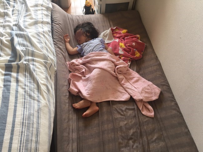 ベビーベッド卒業後はどこで寝かせる？快適に寝かせる為の人気アイテム５選も