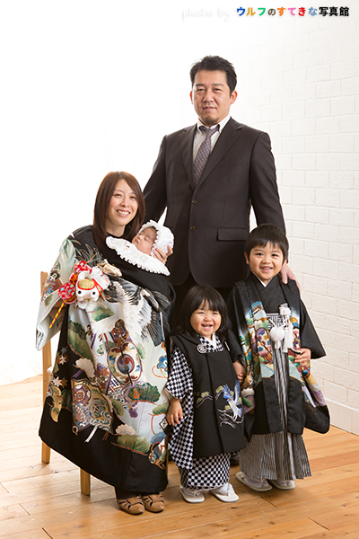 2024.8.18 聡太のお宮参り記念フォト𖤣𖥧𖥣𖡡𖥧𖤣 ・颯斗と違って聡太はすぐ泣いちゃうから心配してたけど、撮影の時は泣かずに撮影できました✨ 兄弟写真も嬉しい!!❤︎ 家族写真は家に大事に飾ってます✌️・生後1ヶ月お宮参りお宮参りフォトスタジオ写真