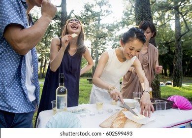 友達と持ち寄りクリスマスパーティー🎄🎉🎁 オムライスはれんやが作ってくれた🐣💕 たくさん食べて遊んで楽しい1日でした🥳クリスマス パーティー 持ち寄り 持ち寄りパーティー クリスマス パーティー パーティー料理 サンタクロース オムライス 親バカ部 料理