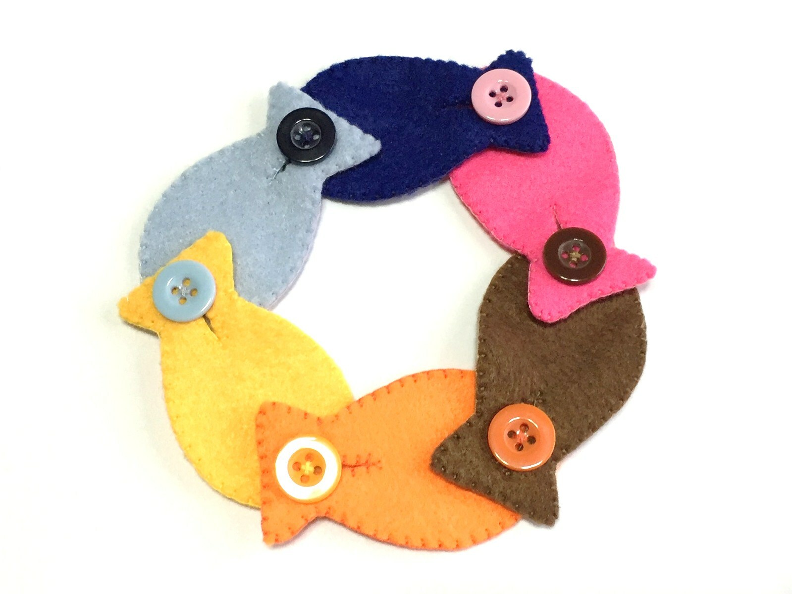 100均DIY フェルトのおもちゃで楽しくボタンかけ練習！子どもの未来を考える子育てサイト「未来へいこーよ」