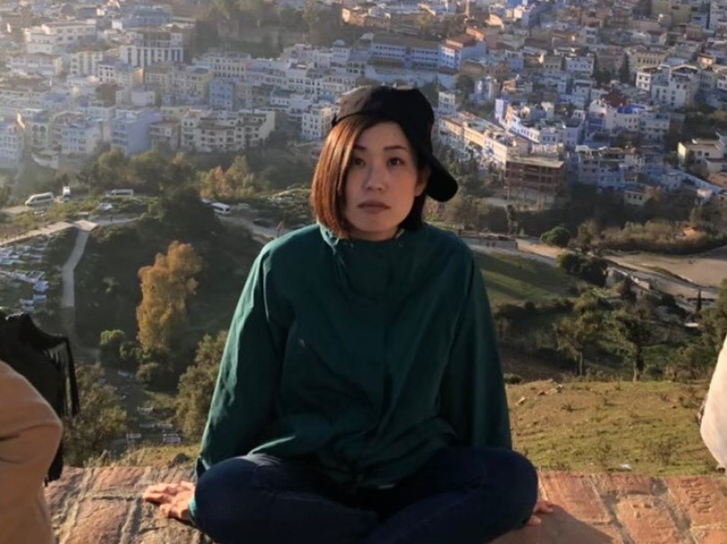 アフリカ系ブラジル人, アフリカ系ブラジル人女性, ウータン, エネルギー, カジュアルな服, カルチャー, サンパウロ, ストリートスタイル,ドレッドヘア, のんき, ハッピー, バンドtシャツ, ピアス, ファッション, ブラジル, ポジティブエネルギー, ほほえむ, モダン