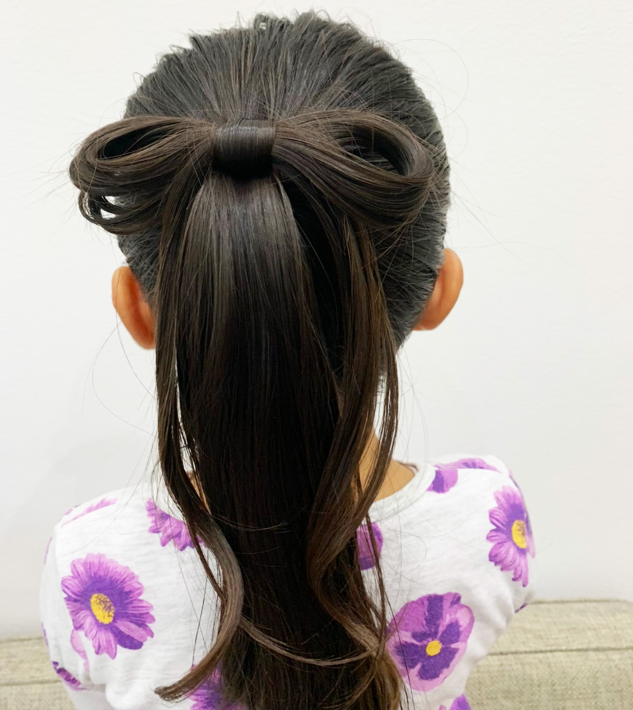 @mh_hairarrange←可愛い子供のヘアアレンジはここ！！, 髪の毛多くても大丈夫♡, ハーフアップでも全部結んでも可愛いアレンジ✨,髪の毛多い子って頭頂部に集まってることが多いんだけど, 頭頂部の髪を少なめにとって結んだら, 可愛く三つ編みできるよ💓🙌,横の髪も合わせて三つ編みすれば, しめ縄にもならない♡, やってみてね✨😆,