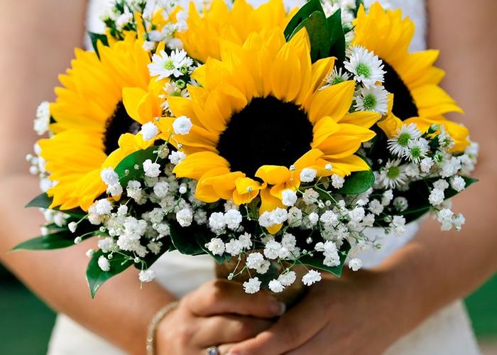 ひまわり 造花ブーケ 結婚式 前撮り ブートニア付き 楽天市場 ブートニア＋リストブーケ 向日葵 ウェディング ひまわり 造花 花嫁 結婚式 二次会前撮り 卒業式 ブライダル 発表会 披露宴 謝恩会 サマーウエディング 夏婚 : ミートスウィート