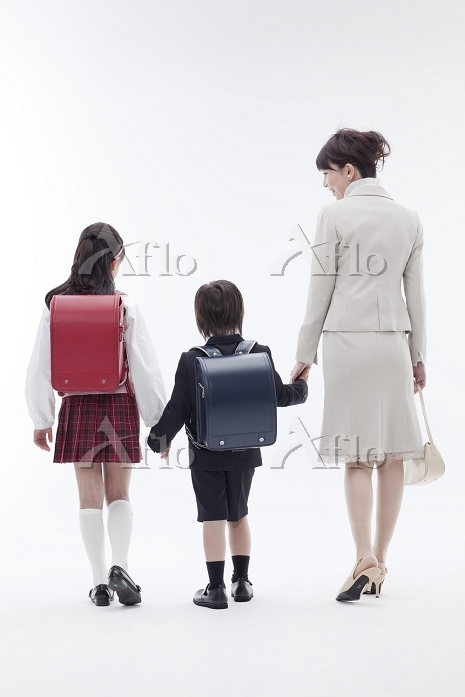 兄弟でランドセルのリレー 伊江村 長男→次男 次男→三男 「大切に使う」 - 琉球新報デジタル