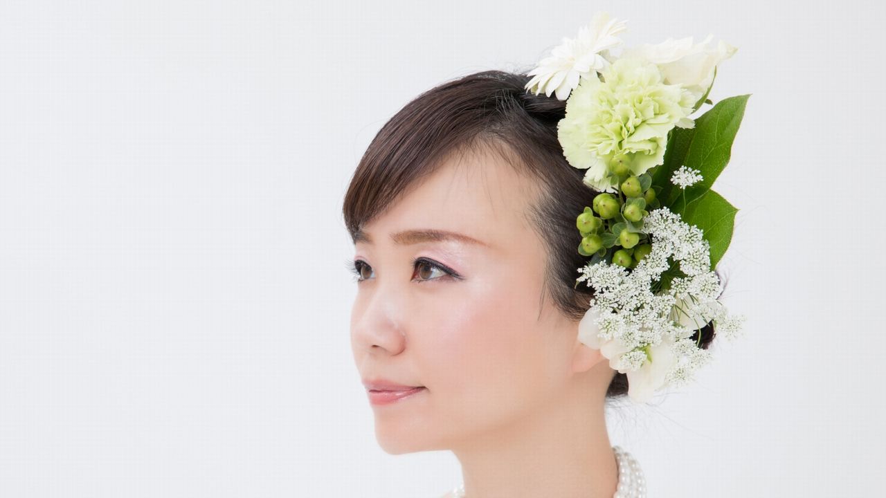 花嫁ヘアカタログ生花をアレンジした髪型11選 良いところ４つARCH DAYS