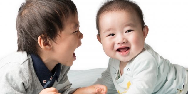 Amazon.co.jp: ベビーカー用振り子 赤ちゃんおもちゃ 寝かしつけ 知育玩具IKING ハイローチェア ベビービョルン バウンサーオーボール ベビーカー チェーン 夜泣き対策 がらがら ラトル 多機能 子供用寝具 男の子 女の子 誕生日 プレゼント 出産祝い 新生児 贈り物