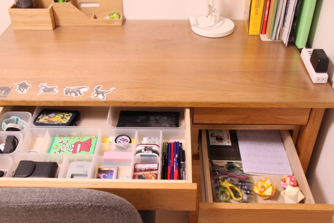 お絵かき机をかねた、おもちゃ収納をDIY