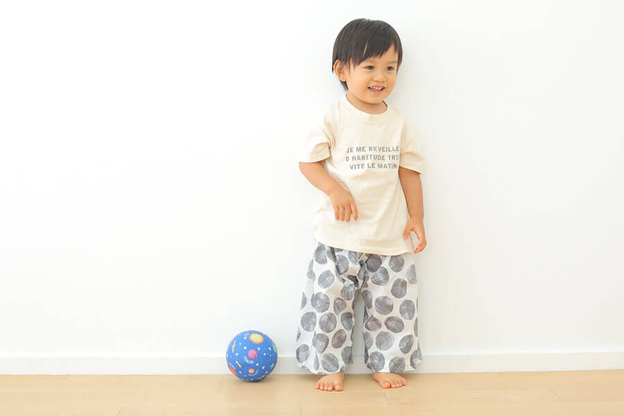 オリジナル型紙 1-004基本のキッズストレートパンツの作り方 - 縫いナビ 生地のマルイシ