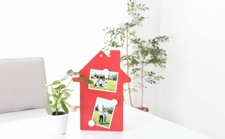 家族写真をおしゃれに飾る、3つのポイント。オーダープリントもオススメ – ROOM＋