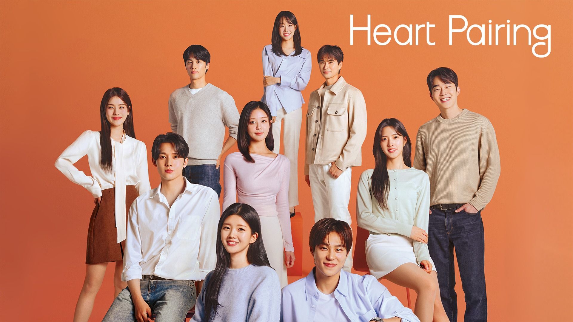 腕組みしてデートする若いカップルの写真素材FYI00421487ストックフォトの Qlean Market キュリンマーケット