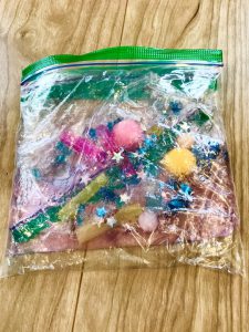 知育玩具をDIY キラキラペットボトルおもちゃが簡単に！0歳児向けのおもちゃを手作りしようciQba ちいくば byandropp.jp デジタル＆学びのクロスメディア