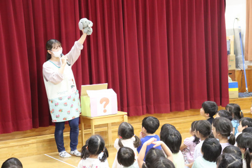 スケッチブックシアター だれのかさ？ 梅雨 室内遊び 誕生会 出し物 動物の通販 by ☆のーせんせいの宝箱☆ラクマ