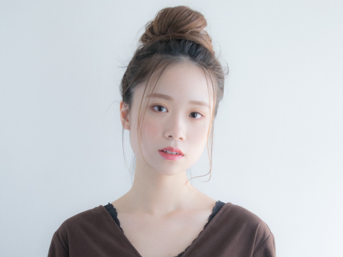 簡単お団子ヘアの作り方♡たった5分で可愛くヘアアレンジ！肌らぶ