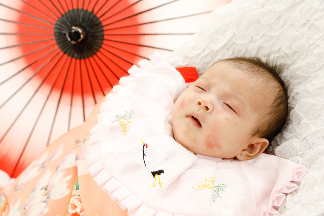 すやすや眠る赤ちゃんに、ママが声をかけると4万いいねの“天使のスマイル”に「可愛すぎ」「癒やされる」の声 1 2ねとらぼ