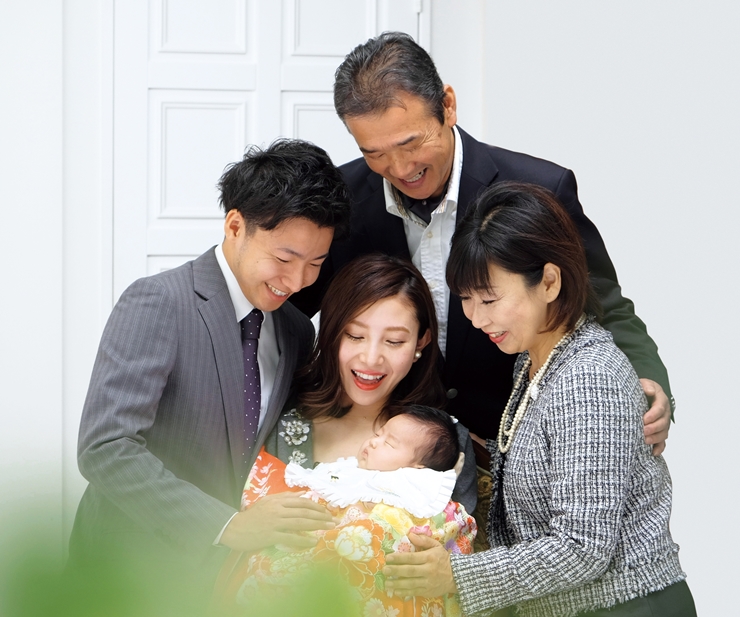 お宮参りで祖父母の服装は何を着る？祖母の着物選びのポイントも紹介 貸切型写真館プレシュスタジオ