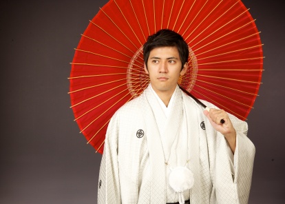 おでこ出し”で印象チェンジ！凛々しさ満点 和装新郎ヘアSNAP ゼクシィ