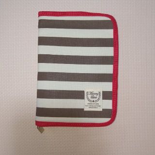 これひとつでお出かけ準備もOK♪母子手帳ケースがショルダーバックになっちゃう☆赤ちゃんを抱っこしてたり、荷物の多い日でも取り出しラクラク☆ Lサイズジャバラ式母子手帳ショルダーバック収納力抜群！2人分 日本製