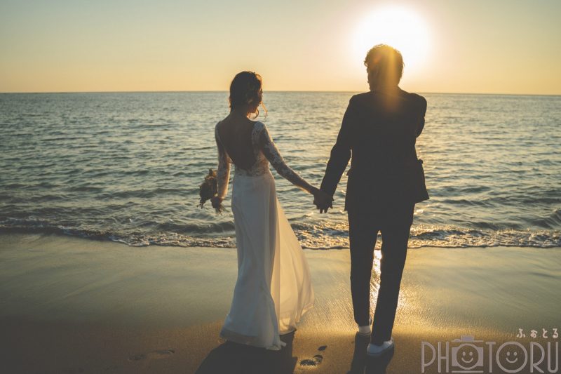 カップル写真」映えるポーズ12選。イラストで解説!「マイナビウーマン」