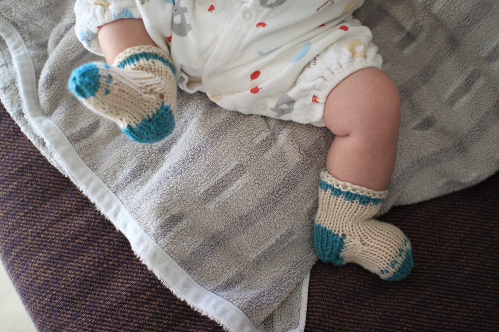 赤ちゃん用の靴下 オパール毛糸「赤ちゃんの笑顔」で編んだベビーソックス