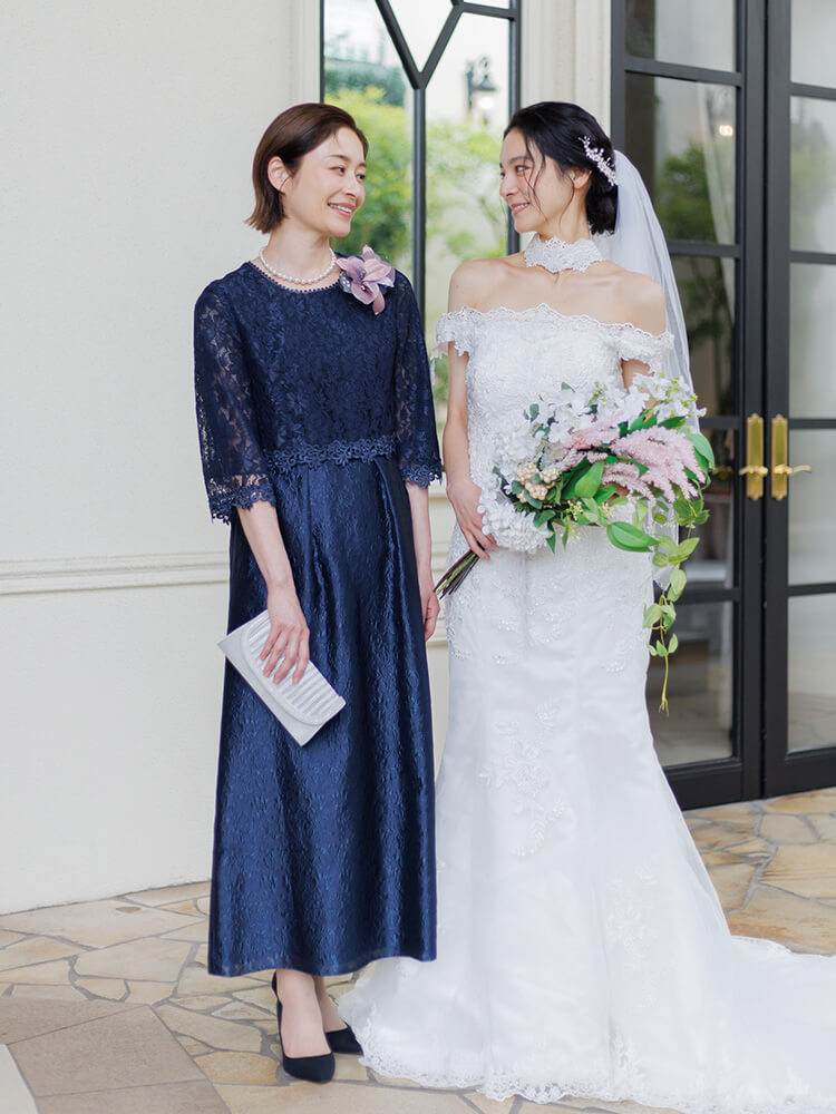 結婚式での母親の服装マナー！ドレス＆洋装の参考コーデを画像解説GoGo Wedding