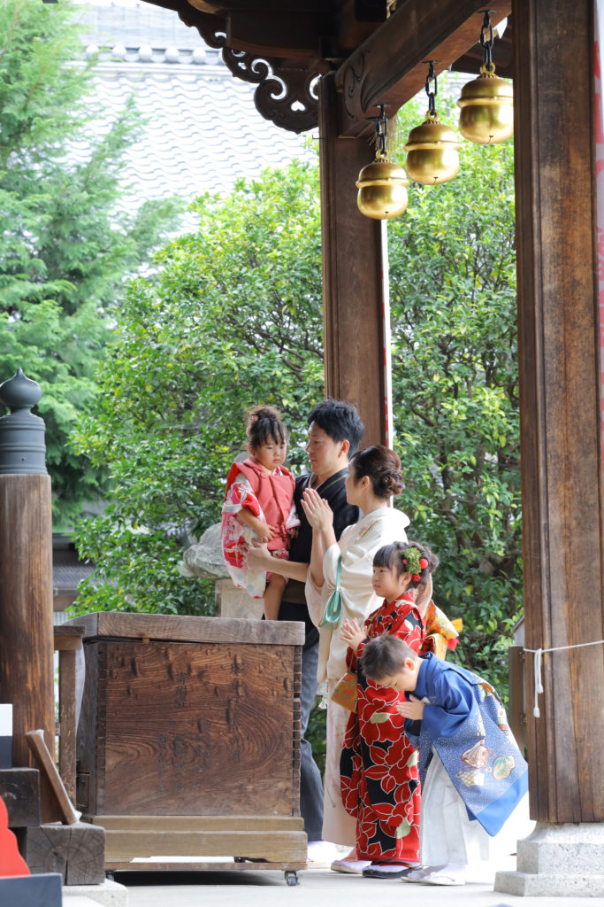 名古屋で人気の映え神社「別小江神社」で七五三撮影♪フォトジェニックな思い出をNEWS&BLOG愛知・名古屋の女性フォトデザイナー キャラバンサライ