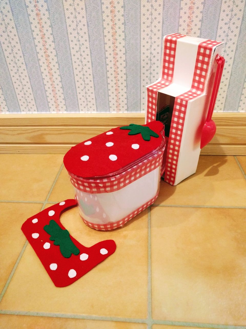 セリアの小物入れをメルちゃんのトイレにリメイク!ワンプッシュ開閉ハンドメイドの作り方・アイデア暮らしニスタ