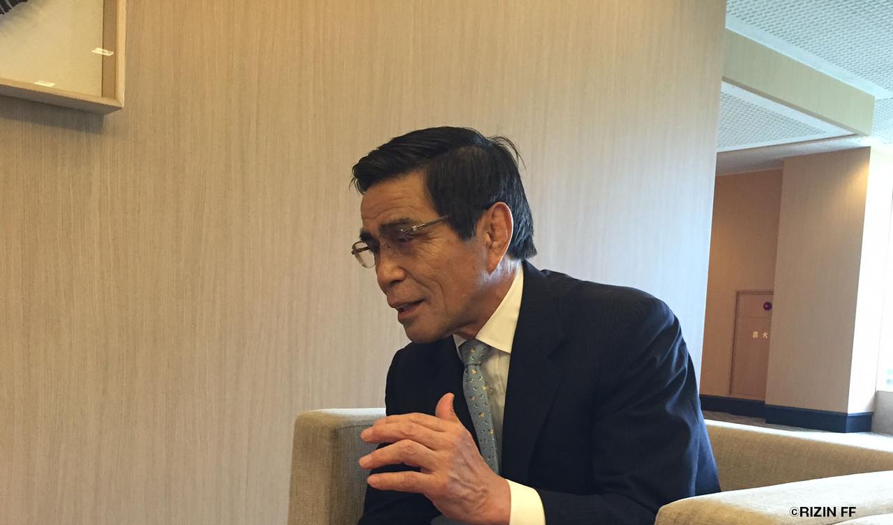 在宅勤務が日常になった父と、夜の生放送がお休み期間の私。少し早めの時間帯から、ゆっくりと家族で食卓を囲み、お酒を飲む時間はどこまでも愛おしいですね。今日は寒いですね、いかがお過ごしでしょうか