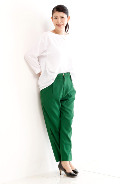 バッサリ切りました！！20センチくらい！ こんなに短いのは中学生ぶり🤣 20年！？産後、自分の髪の毛を乾かす時間すら惜しくて、👶に栄養を持っていかれたのかパサパサなのに、ブローなんてしている余裕もなく、さらに追い打ちをかけるように抜け毛がすごいことになっ