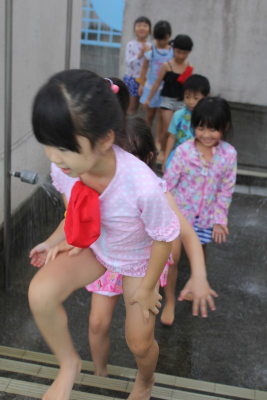 水着に着替えたよ～！ - 幼稚園