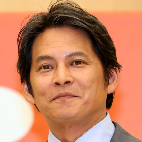 写真 2 4枚 7月スタートの連続ドラマで初めて父親役を演じる織田裕二さん 右 。左は息子役の田中奏生君- MANTANWEB まんたんウェブ