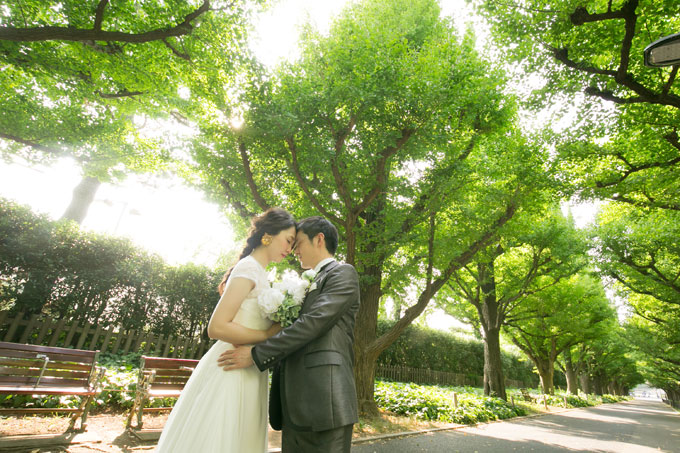 縁起の良い木！？明治神宮外苑の銀杏並木の下でウェディングフォトを東京ウェディングオンライン