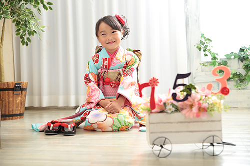 七五三の写真撮影のおすすめはこのポーズで決まり！？スタジオマリオ