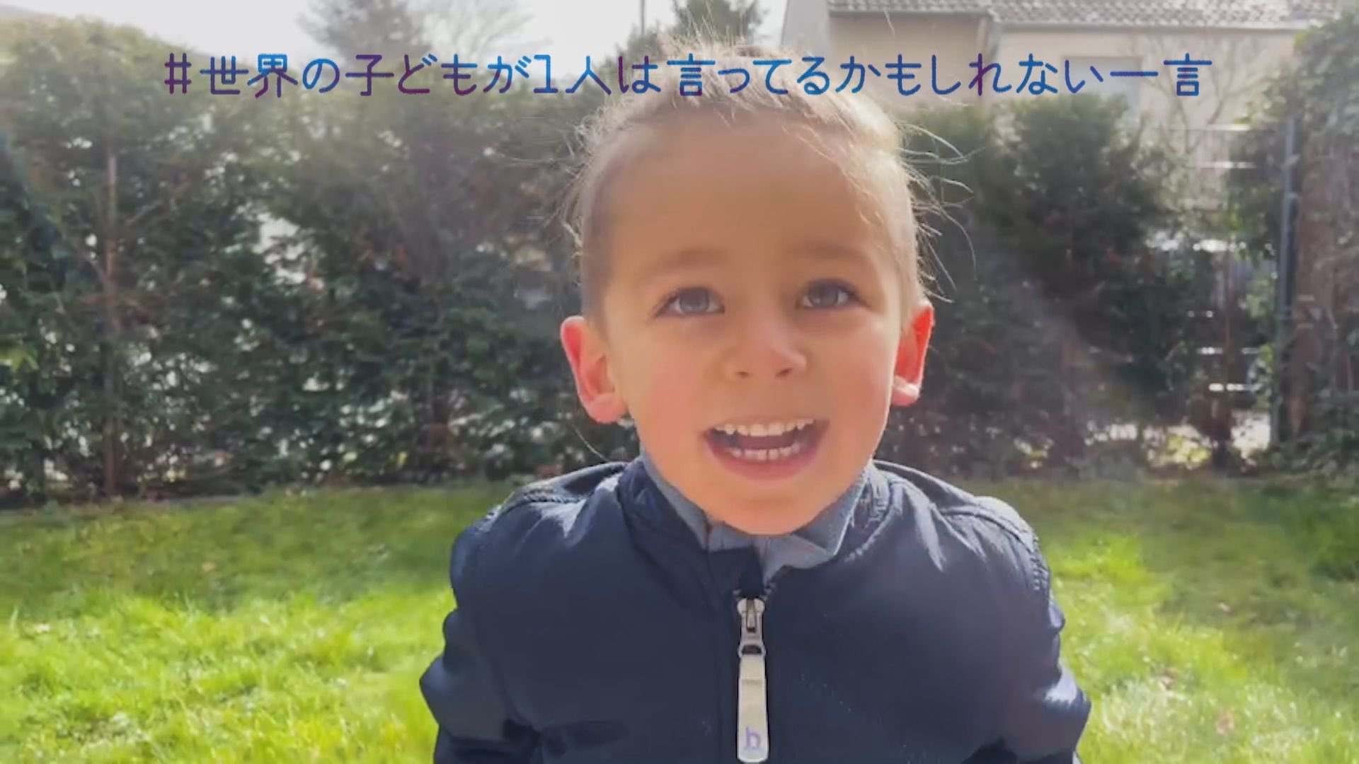 2カ月赤ちゃんがうつ伏せ練習を始めると、2歳姉がなんと！ “世界一かわいいマウントをとる”瞬間に10万人ほっこり「尊すぎる」 1 3育児ねとらぼ