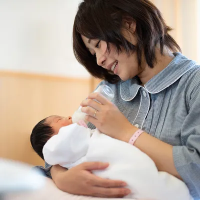 出産報告ははがき・メールどちらで書く？文例や書き方、職場等での伝えるタイミングについて詳しく紹介 │あなたの地域のお金情報 ～よんななライフ～