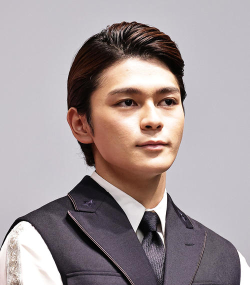 おめでたツーショット 新婚の新田真剣佑が今夏パパに!元女優の美人妻が第一子妊娠「千葉真一さんに会わせたかった」NEWSポストセブン