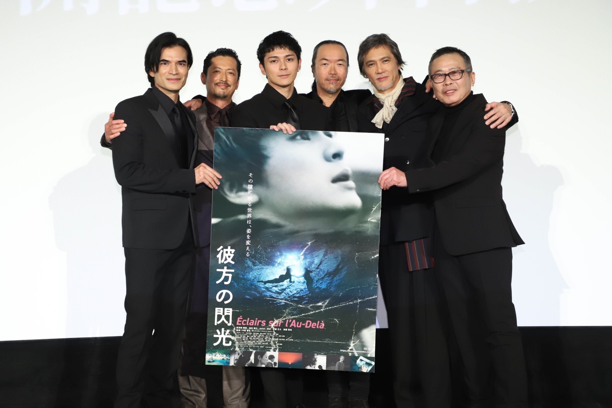 眞栄田郷敦さんがスーツ姿でジャンプ！篠山紀信さんが撮る時代の主役たち