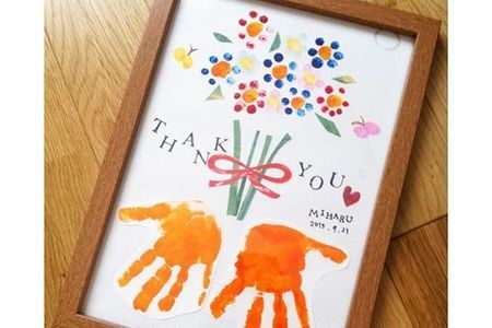 敬老の日のプレゼントは手作りで子供や赤ちゃんの写真アルバムがおすすめ！手形やキーホルダーも