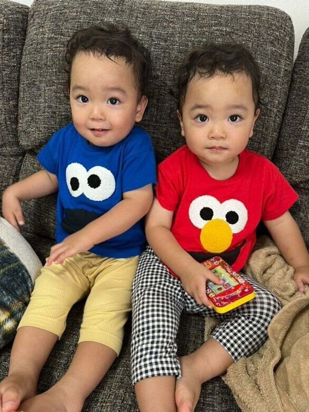 妊婦と双子の赤ちゃんのかわいいイラスト素材 コピースペースあり194515874- イメージマート